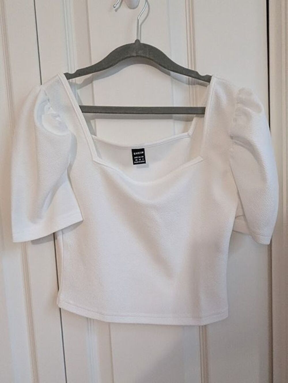 NFS DO not buy !!!  White Disney princess cap sleeves top XS